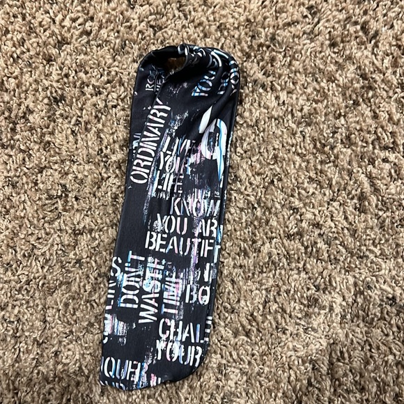 RoGaWear positive saying versatile headband/ scarf. - Picture 2 of 5